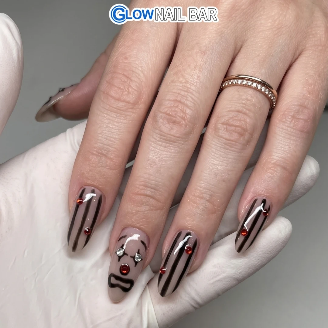 Glow Nail Bar 